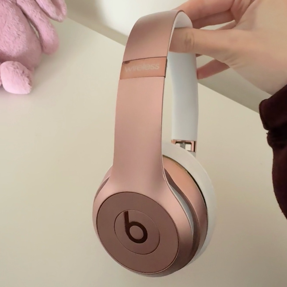 Rose Gold Solo3 Beats wireless